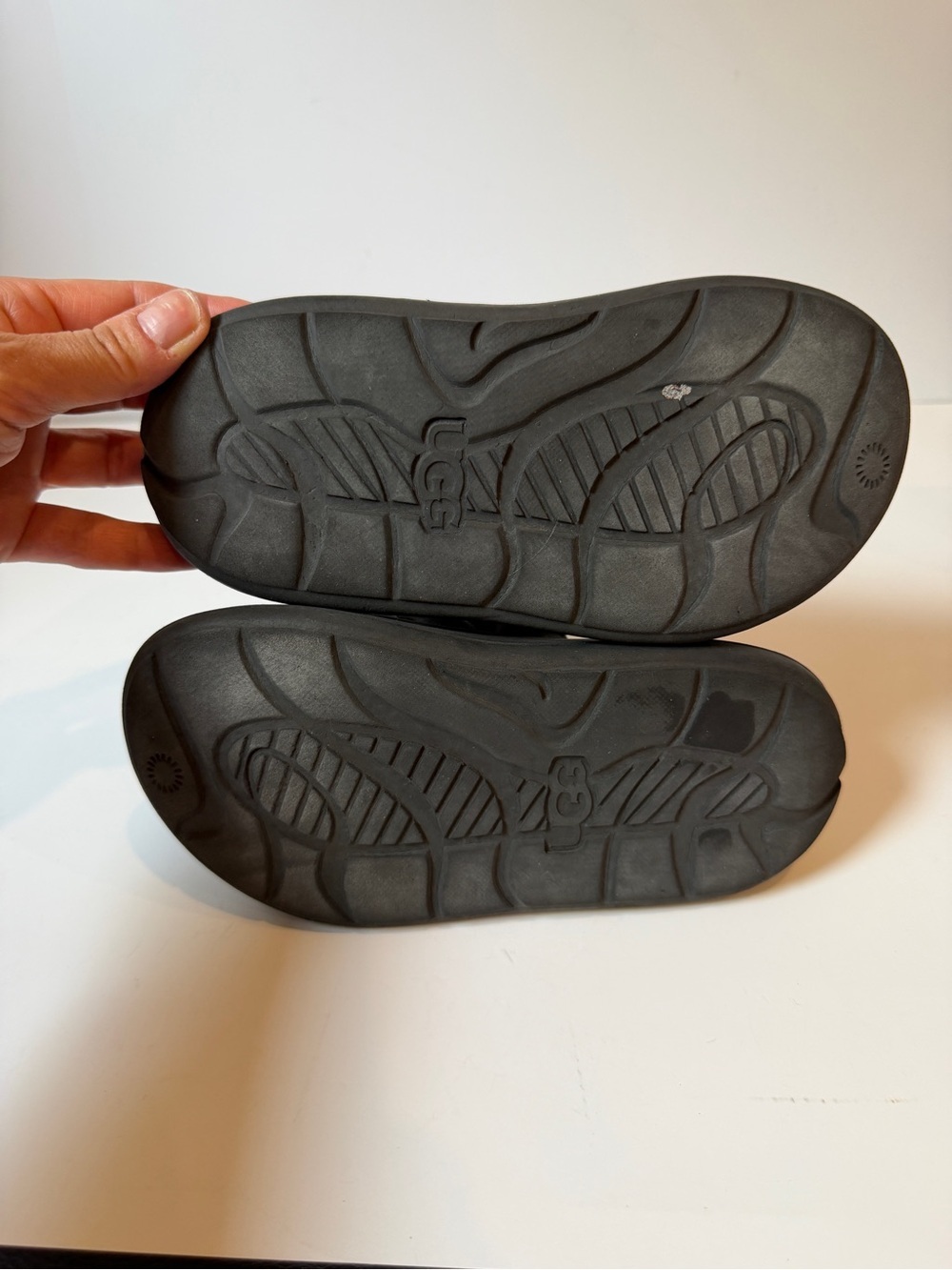 UGG Sport Yeah Webbing Strap Foam Slide Sandals Matte Black Kids 1 - Picture 8 of 9